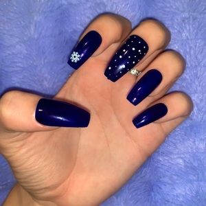 BUY ONE GET ONE FREE❗️Winter ❄️ Press On Nails 💙